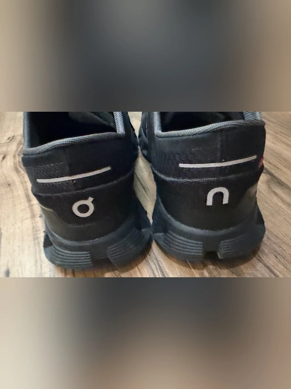 OC On Cloud running men’s black sneakers 9.5